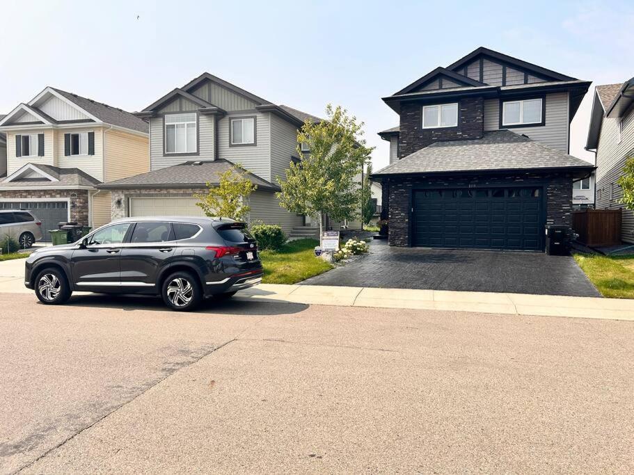 Modern Luxurious Suite With Separate Side-Entry Edmonton Exterior photo